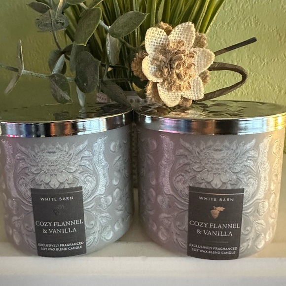 White Barn Cozy Flannel & Vanilla Candle Duo - Picture 1 of 5